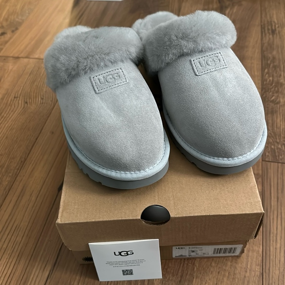 UGG Cozy Slipper NIB size 9